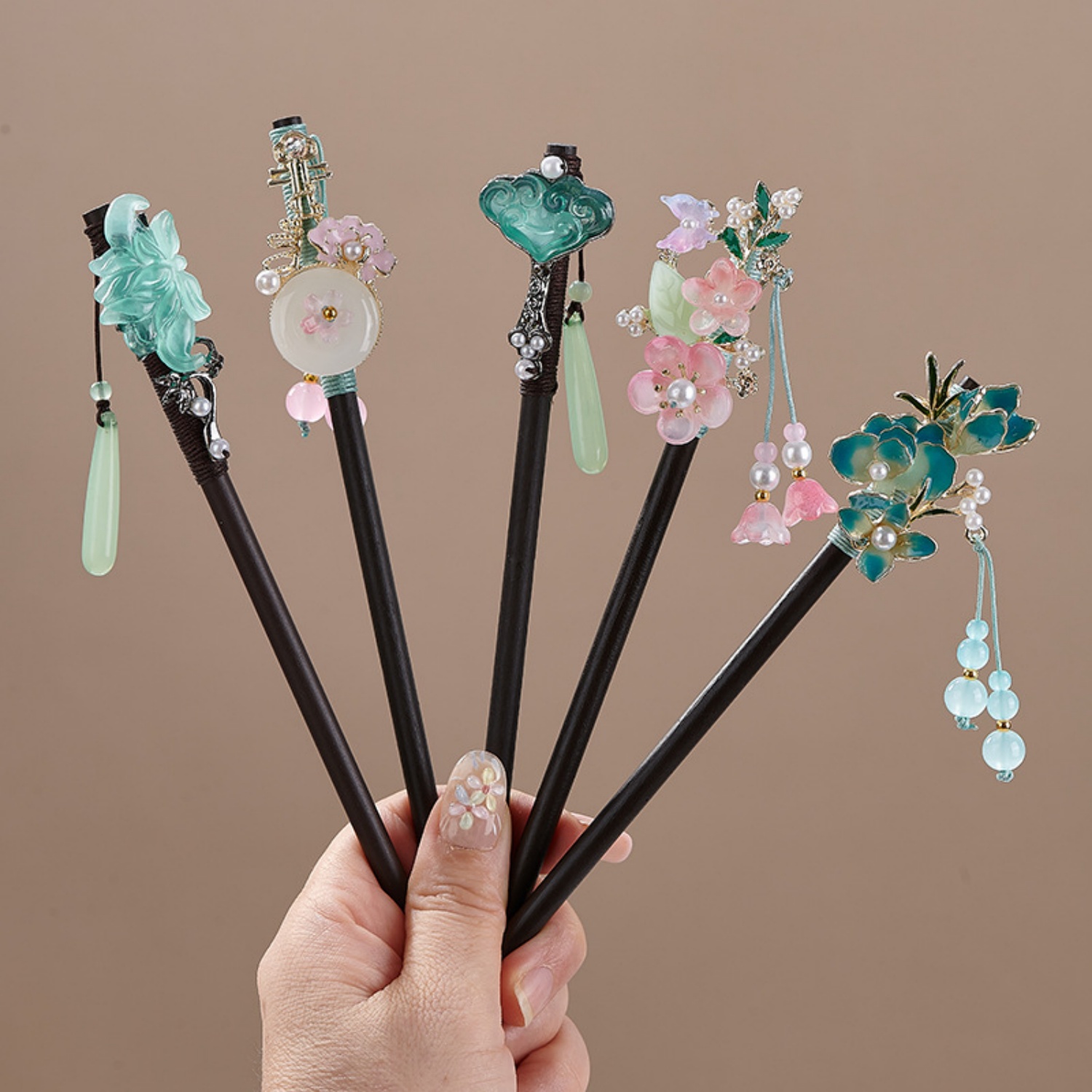 Vintage Jewelry Collection - ヴィンテージフラワーヘアピン女性のためのエレガントな木製花ヘアスティックライト高級韓服ドレス帽子ジュエリーヘアアクセサリー