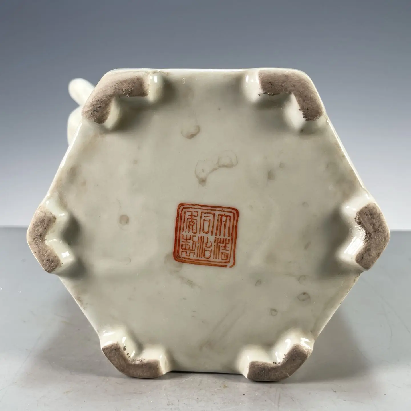 ヴィンテージ六角形ベイリフティーポット手描き鉄製赤い太士シャ - Vintage Collectible Pottery のレビューと価格