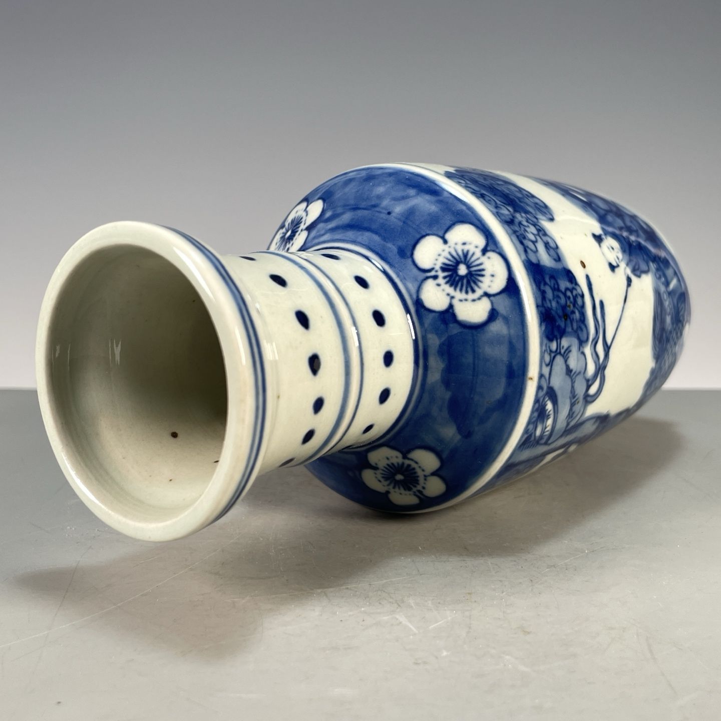青と白の磁器ルール花瓶手描きキリン子供を運ぶ模様ヴィンテージ - Vintage Collectible Pottery のレビューと価格