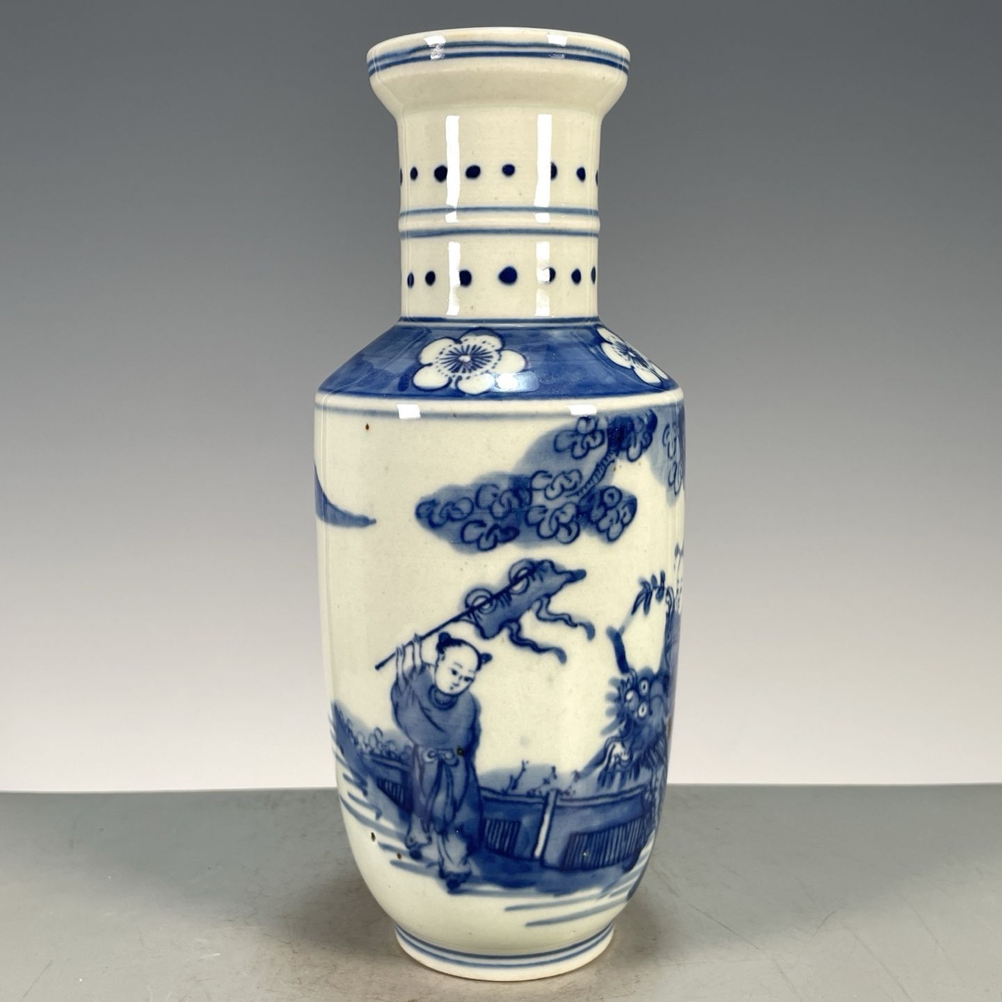 青と白の磁器ルール花瓶手描きキリン子供を運ぶ模様ヴィンテージ - Vintage Collectible Pottery のレビューと価格